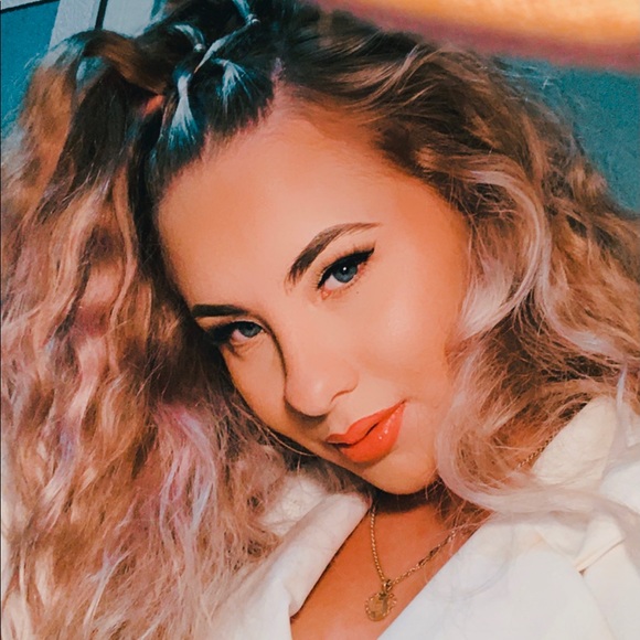 Meet your Posher, Mikayla - Picture 1 of 1